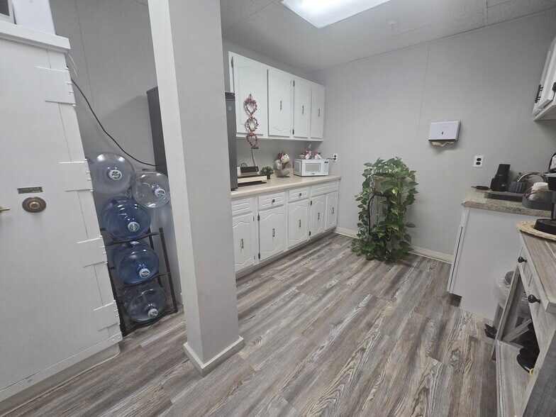 More Photos Of 881 Allwood Rd, Clifton Medical For Lease