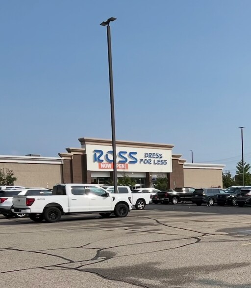 More Photos Of 50700-50870 Gratiot Ave, Chesterfield Unknown For Lease