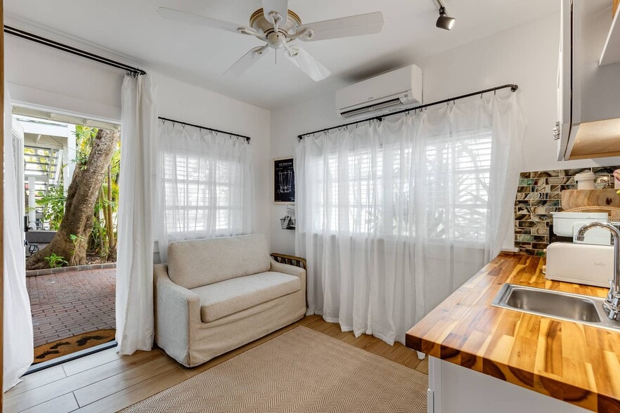 More Photos Of 1117 Duval St, Key West Hospitality For Sale