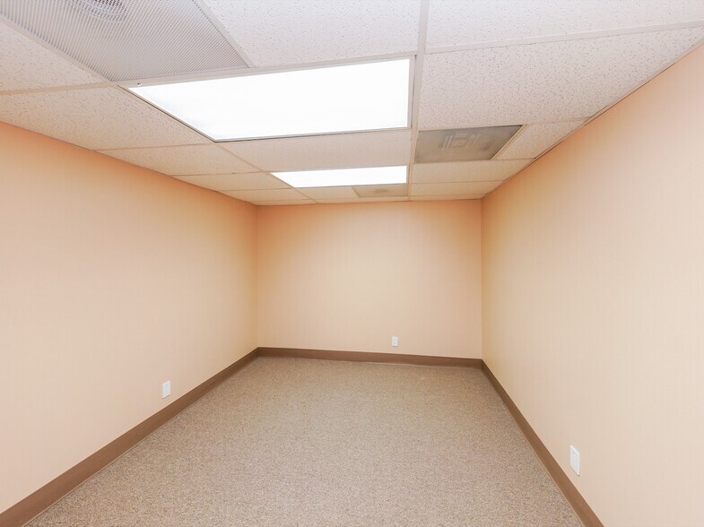 More Photos Of 620-660 12th St SE, Salem Medical For Lease