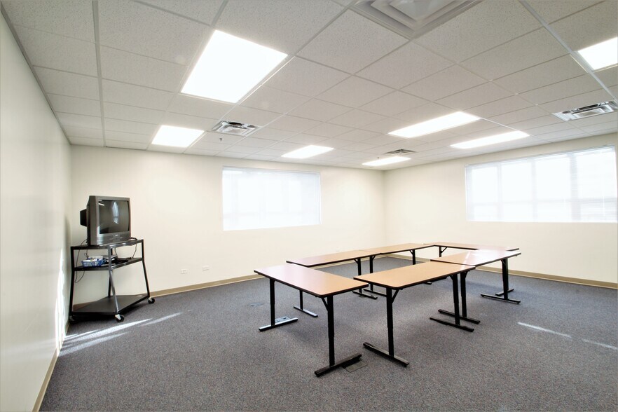 More Photos Of 14240 Dante Ave, Dolton Loft Creative Space For Lease