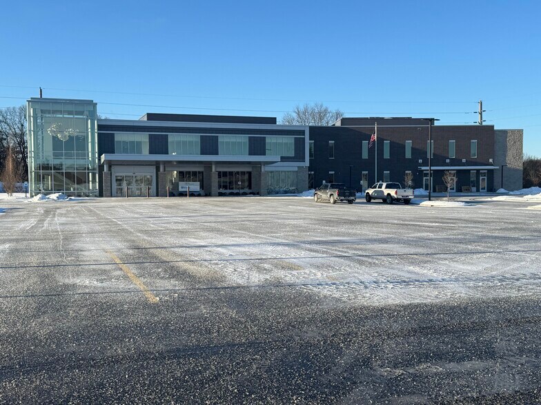 More Photos Of 3119 Woodman Dr, Altoona Medical For Lease