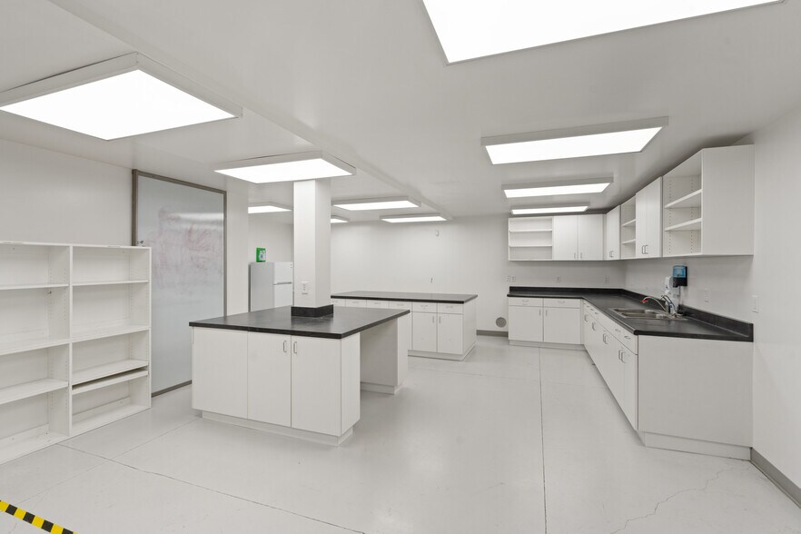 More Photos Of 1388 Antelope Rd, White City Office For Sale