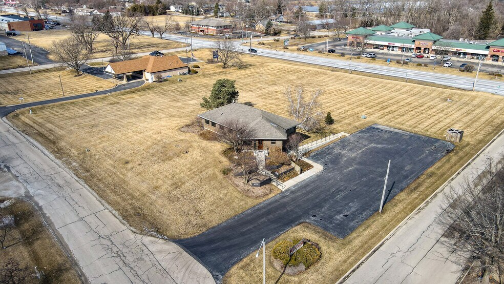 More Photos Of 2002 Holian Dr, Spring Grove Office For Lease