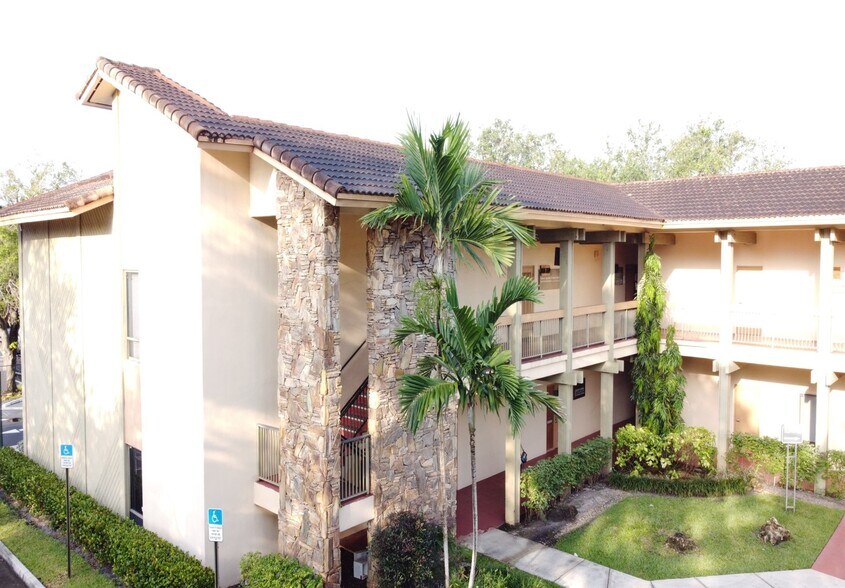 More Photos Of 7401 N University Dr, Tamarac Medical For Sale