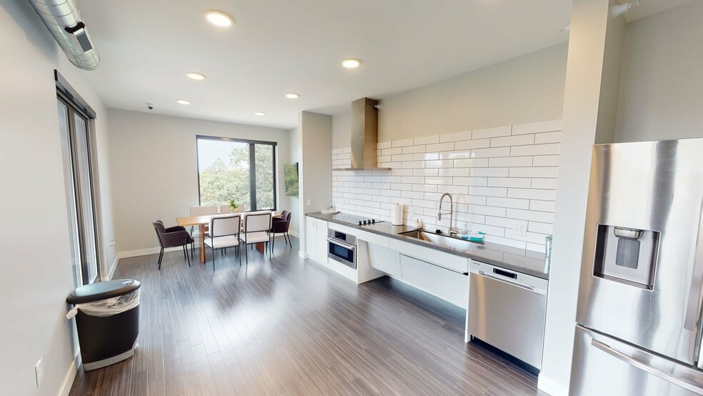 More Photos Of 2530 University Ave, Des Moines Apartments For Lease