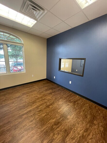 More Photos Of 6911 N FM 620, Austin Storefront Retail Office For Lease