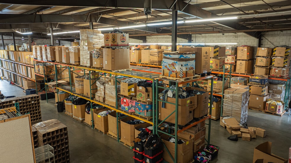 More Photos Of 2101 E 51st St, Vernon Manufacturing For Sale