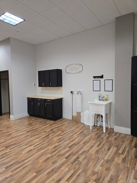 More Photos Of 653 Main St, Buffalo Storefront Retail Office For Lease