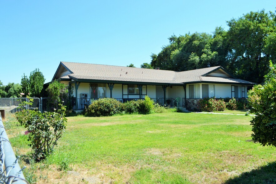 More Photos Of 2750 W Devonshire Ave, Hemet Freestanding For Sale