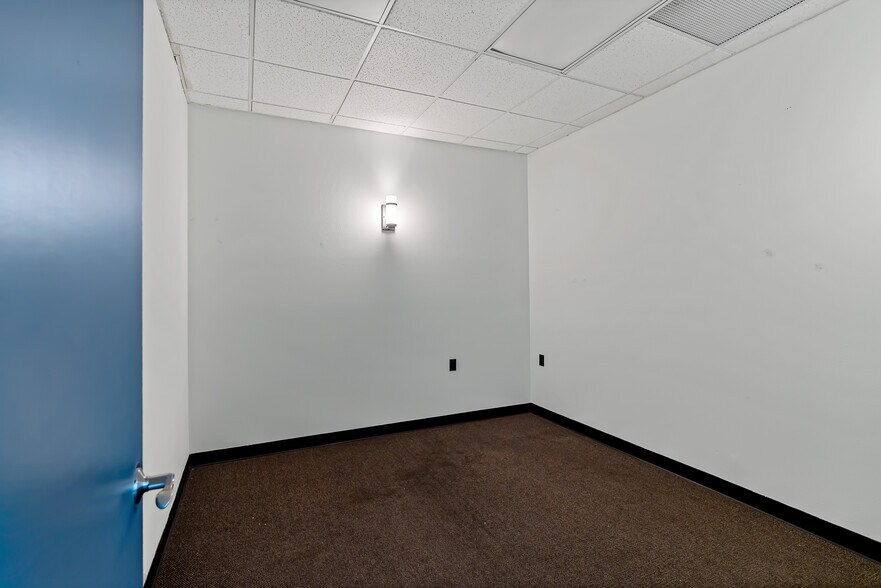 More Photos Of 2501 Racquet Ln, Yakima Health Club For Lease