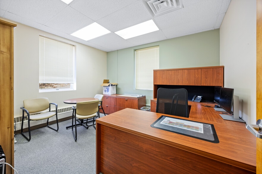 More Photos Of 19 Lunar Dr, Woodbridge Medical For Lease