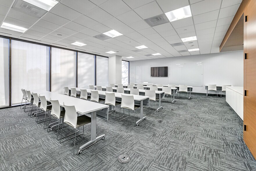More Photos Of 5001 Lyndon B Johnson Fwy, Dallas Office For Lease