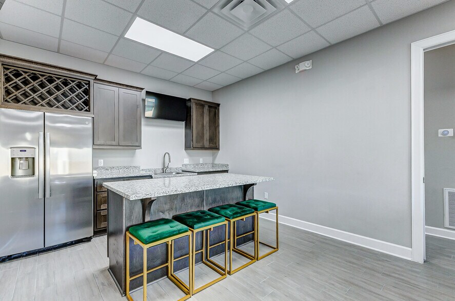 More Photos Of 26717 Westheimer Pky, Katy Medical For Sale