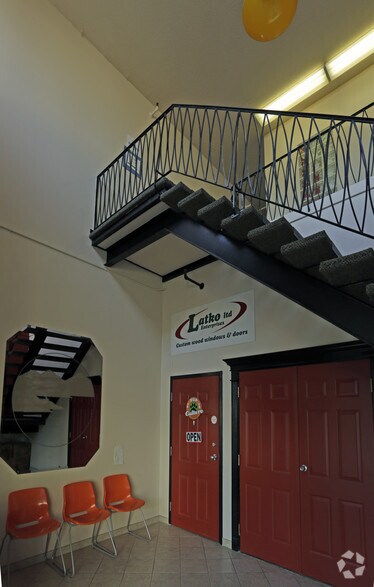 More Photos Of 6939 Hastings St, Burnaby Flex For Lease