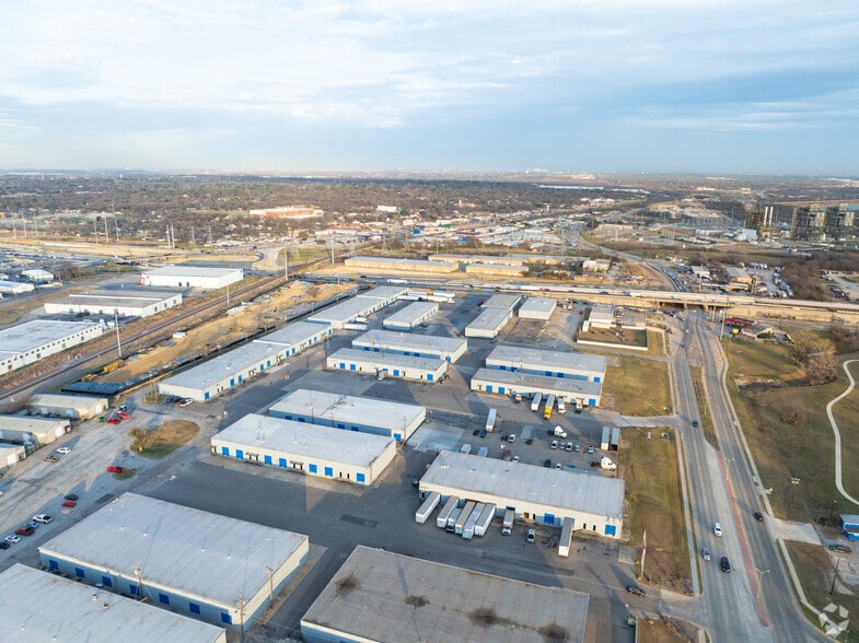 More Photos Of 5721 E Rosedale St, Fort Worth Unknown For Lease
