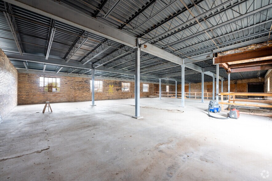 More Photos Of 229 W 1st St, Bloomington Restaurant For Lease