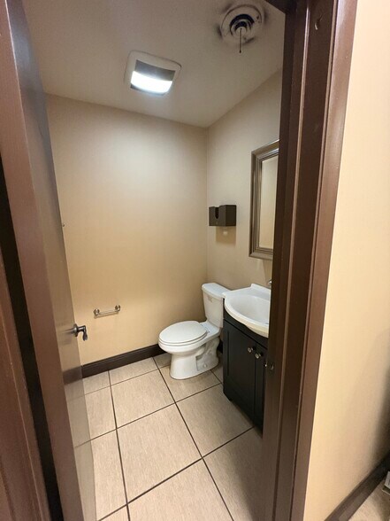 More Photos Of 4501-4503 W Lake St, Melrose Park Freestanding For Lease