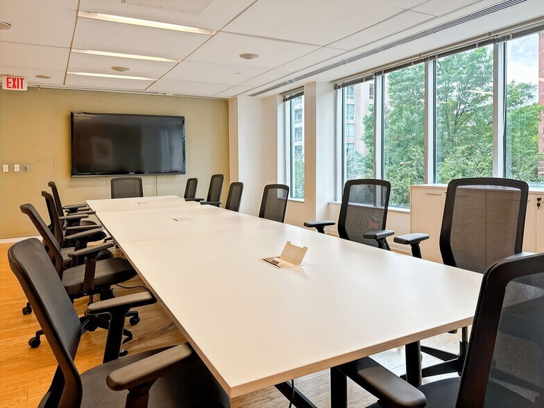 More Photos Of 3 Bethesda Metro Center, Bethesda Coworking Space