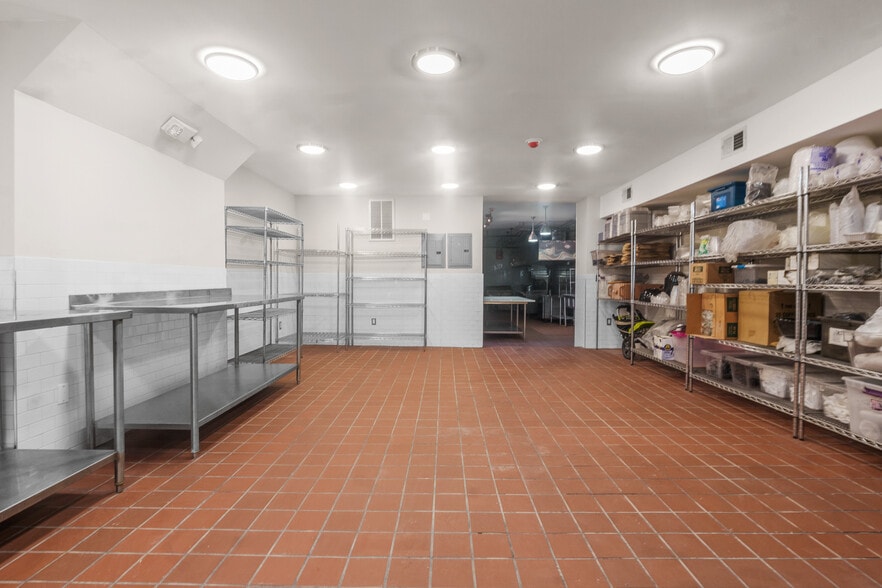 More Photos Of 1011 New York Ave, Union City Storefront Retail Residential For Lease