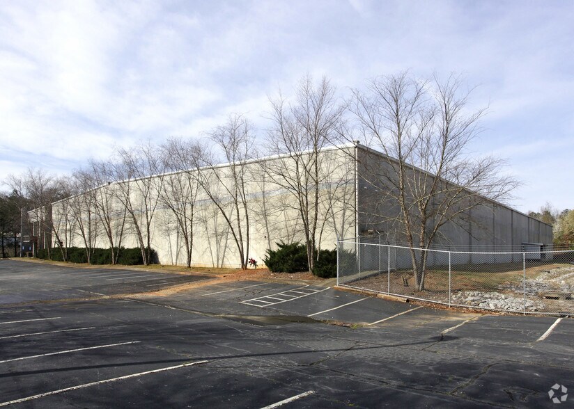 More Photos Of 105 N Christopher Ct, Newnan Warehouse For Lease