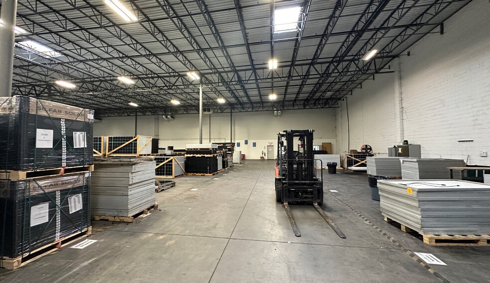 More Photos Of 540 Jimmy Deloach Pky, Savannah Warehouse For Lease