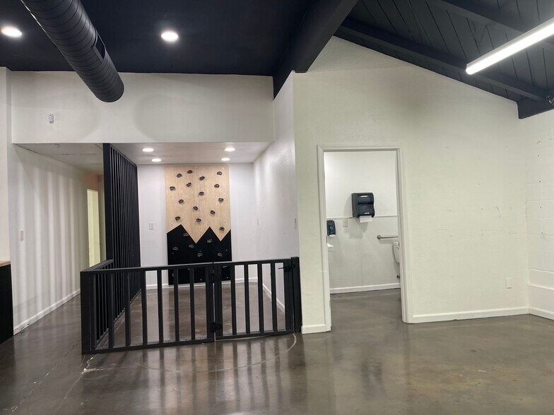 More Photos Of 4270-4286 Seven Hills Rd, Castro Valley Storefront For Lease