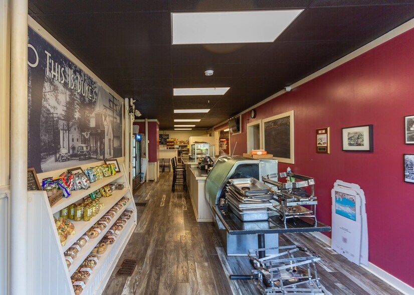 More Photos Of 371 Pittstown Rd, Pittstown Storefront Retail Residential For Sale