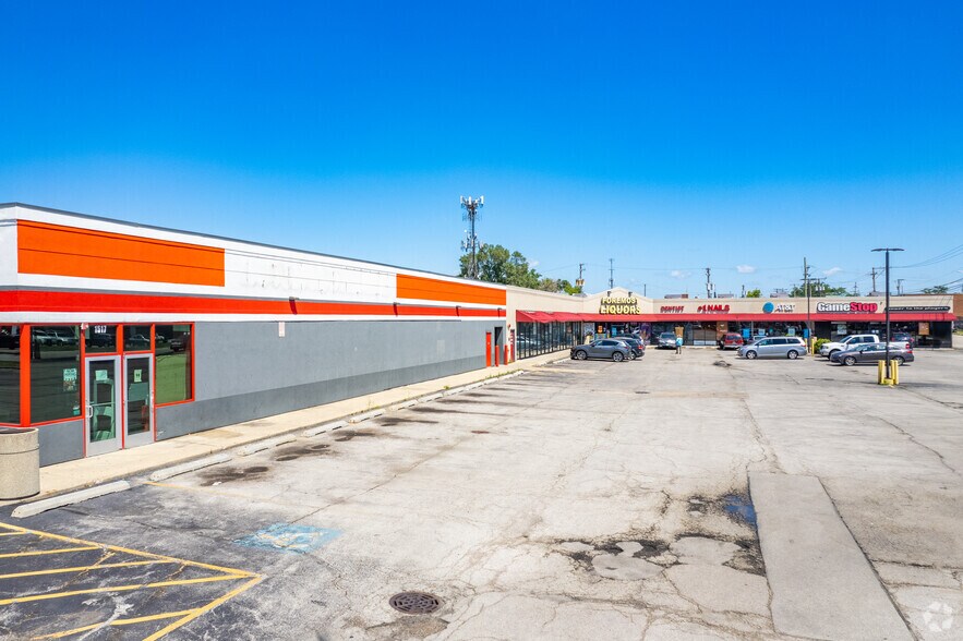 More Photos Of 1501-1527 W North Ave, Melrose Park Freestanding For Sale