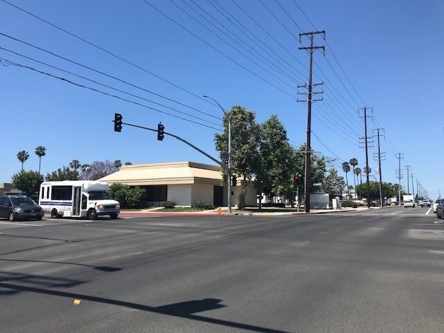 More Photos Of 16001 Springdale St, Huntington Beach Freestanding For Lease