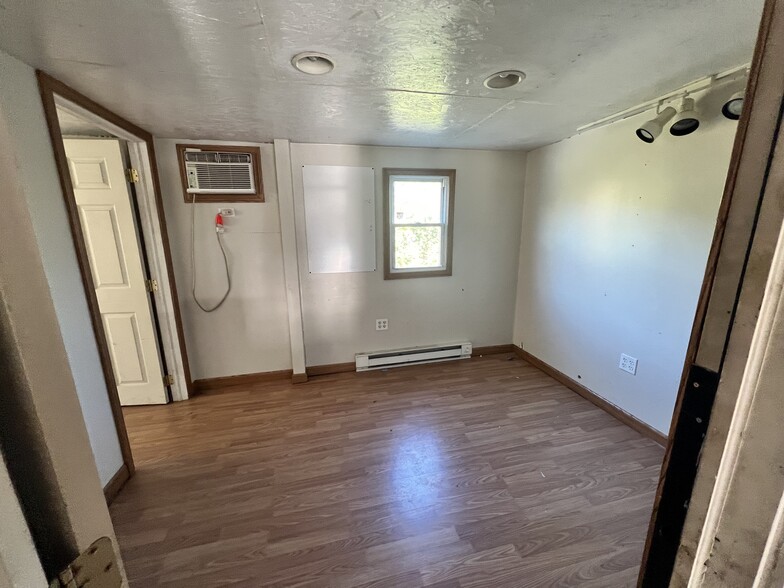 More Photos Of 45 E Bacon St, Pottsville Light Distribution For Lease