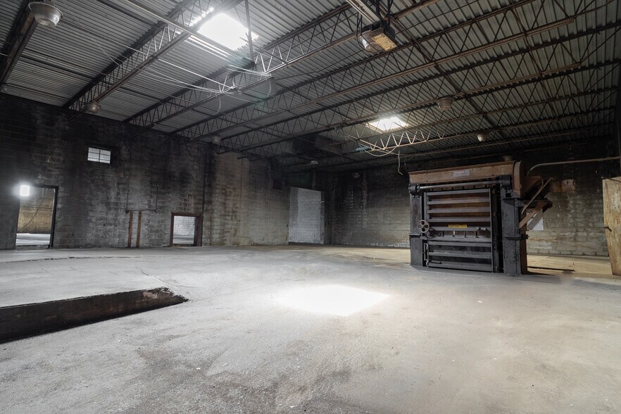 More Photos Of 487 Allens, Providence Land For Lease