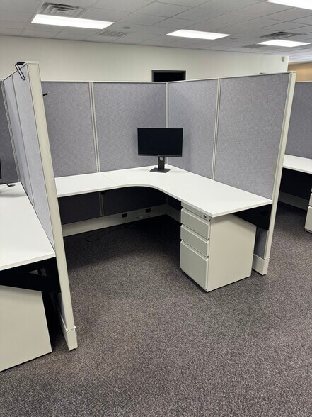 More Photos Of 563 Carter Ct, Kimberly Office For Lease