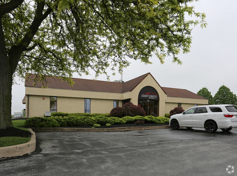 More Photos Of 325 Westtown Rd, West Chester Showroom For Lease