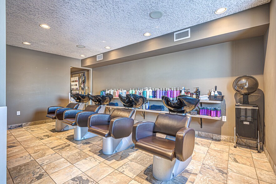 More Photos Of 2602 50 Av, Lloydminster Showroom For Sale