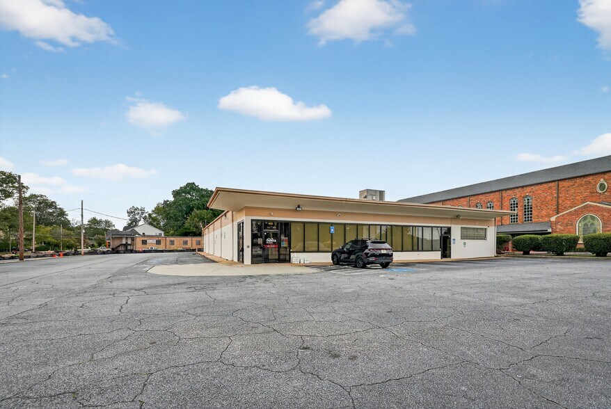 More Photos Of 2669 Church St, East Point Medical For Sale