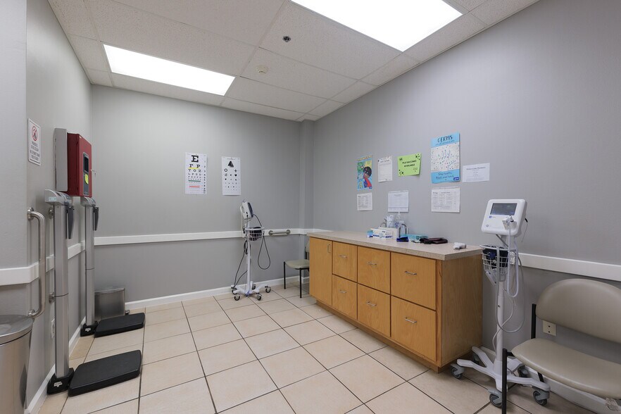 More Photos Of 305 Expressway 83, Mission Medical For Sale