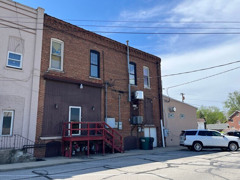 More Photos Of 120 N Main St, Churubusco Storefront Retail Residential For Lease