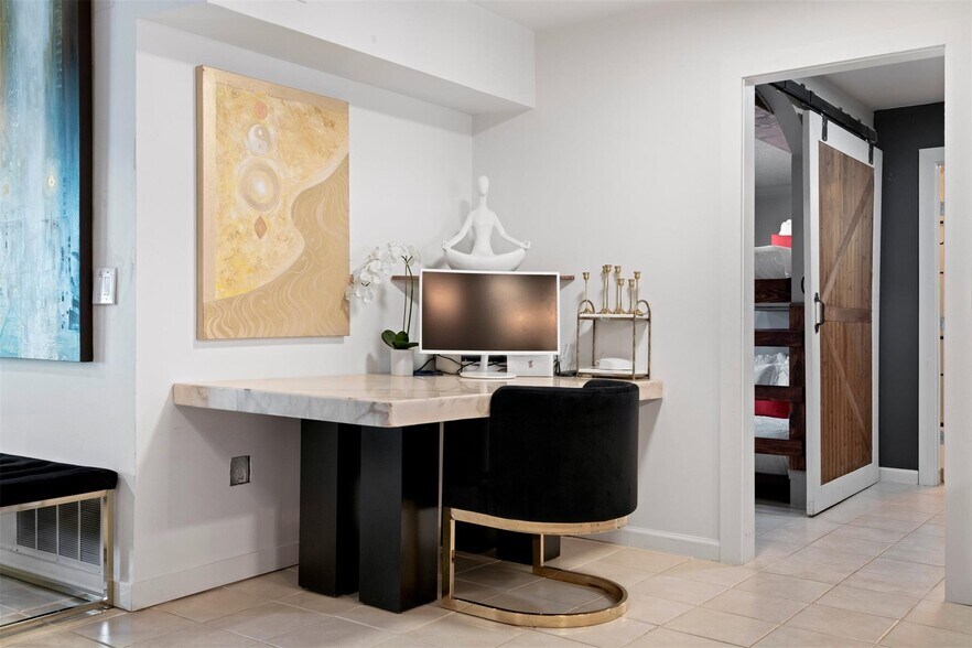 More Photos Of 8721 Mountain Crest Dr, Austin Specialty For Sale