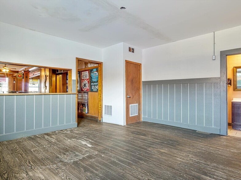 More Photos Of 200 N Main St, Dupo Specialty For Sale