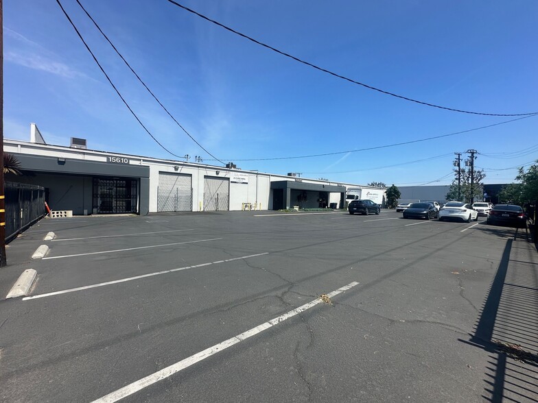 More Photos Of 15610-15630 S Figueroa St, Gardena Warehouse For Lease