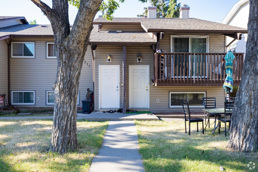 More Photos Of 7511 41 Av NW, Calgary Apartments For Sale