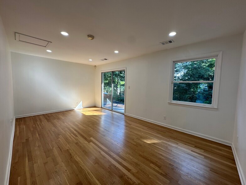 More Photos Of 3717 Chamblee Dunwoody Rd, Atlanta Office For Sale