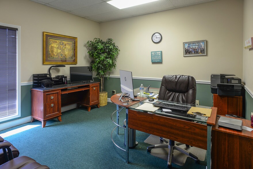 More Photos Of 125 Commerce Dr, Fayetteville Medical For Lease