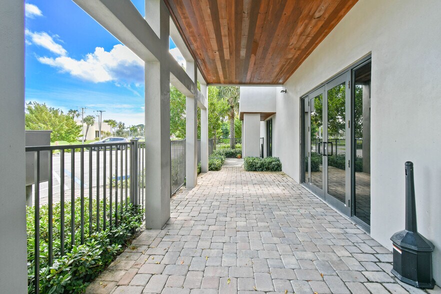 More Photos Of 469 Spencer Dr, West Palm Beach Medical For Lease