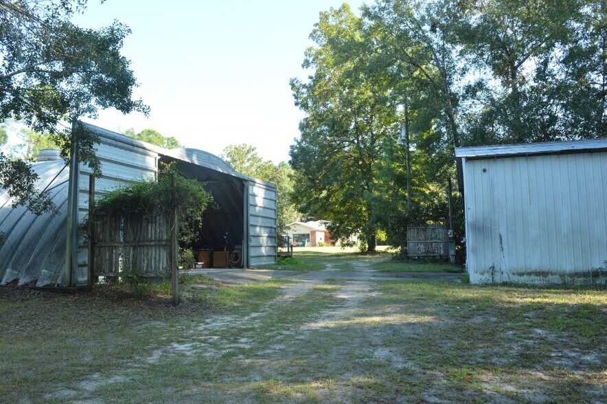 More Photos Of 165 Porsche Ln, Crawfordville Warehouse For Sale
