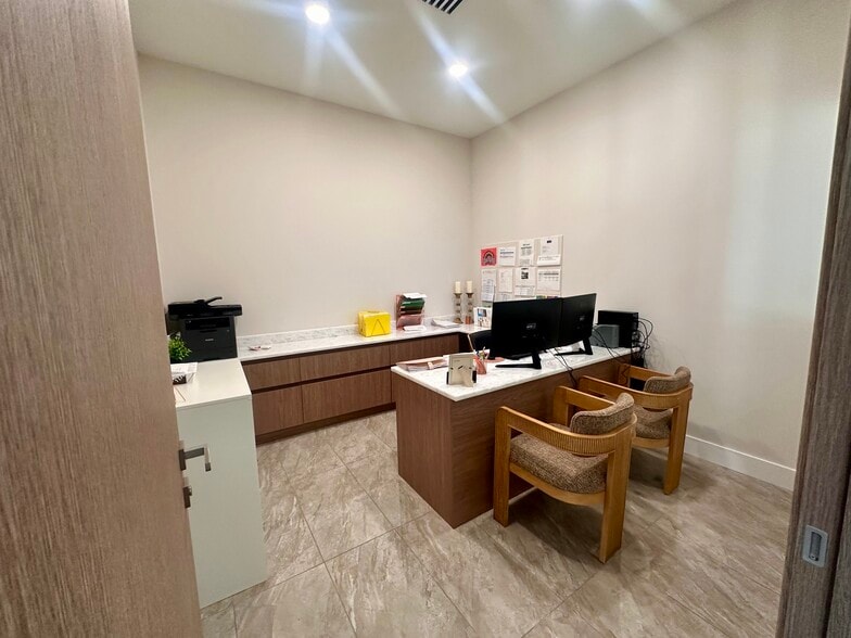 More Photos Of 5731 NE 14th Ave, Fort Lauderdale Warehouse For Lease