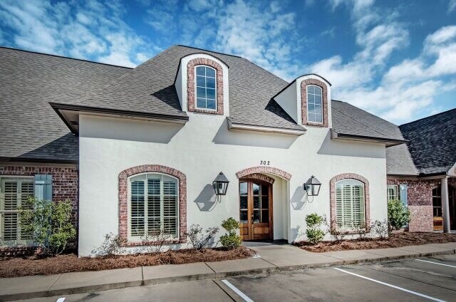 More Photos Of 302 Highland Park Cove, Ridgeland Medical For Sale