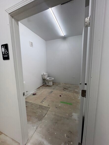 More Photos Of 11412 S Michigan Ave, Chicago Storefront For Lease