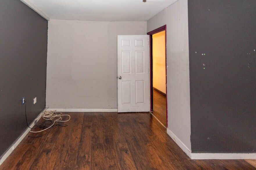 More Photos Of 4905 Liberty Heights Ave, Gwynn Oak Storefront Retail Residential For Sale